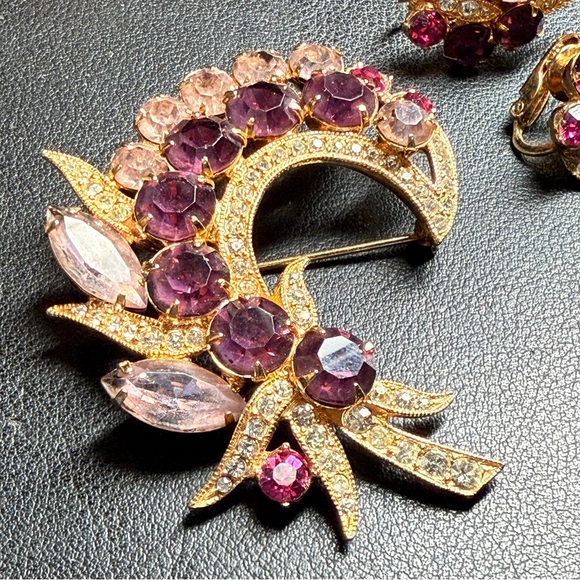 Vintage Eisenberg Ice Demi Parure 2 Shades of Purple Rhinestone Brooch Earrings - Picture 9 of 9